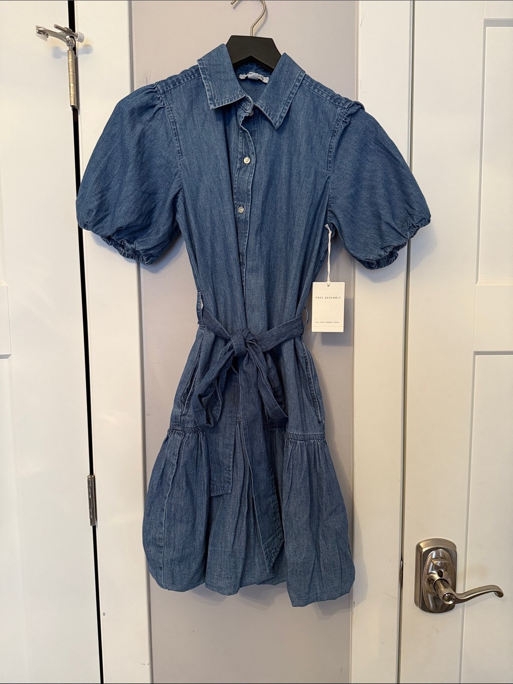 NWT Denim Puff-Sleeve Shirt Dress with Tie Waist - w/pockets